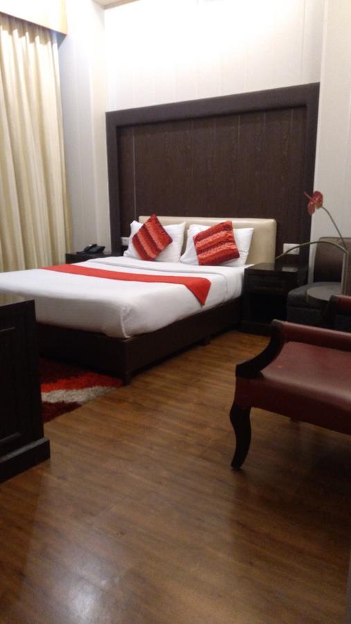 Hotel Bizzotel Gurgaon Exterior foto